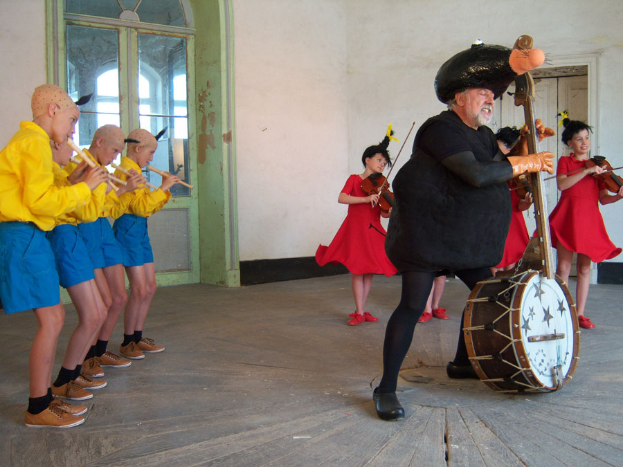 Foto's van de clips uit de cd 'Wie Dit Leest Is Zot' van en met Urbanus